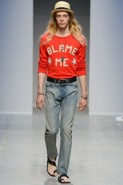 Look 9